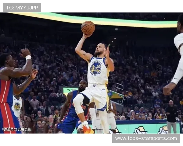 库里精准跑位接球命中，勇士再展外线杀伤