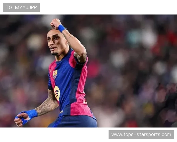 拉菲尼亚弧顶劲射巴萨庆祝胜利